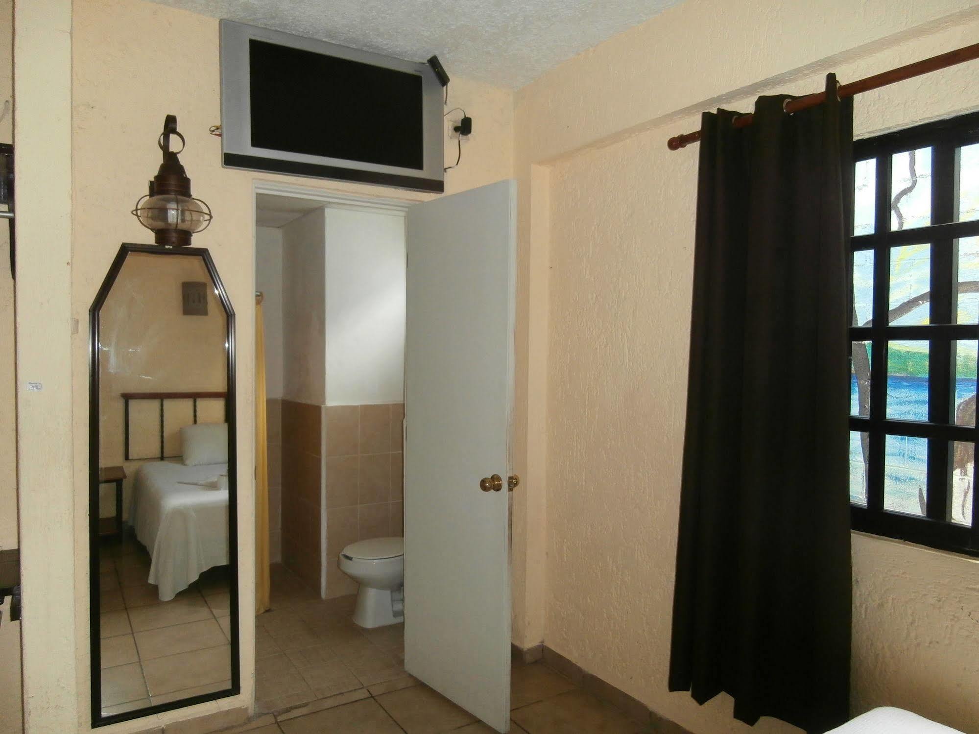 Hotel Hacienda Cancun Bagian luar foto